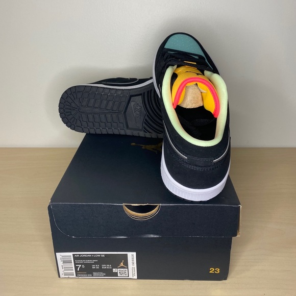 SOLD-Air Jordan 1 Low Aurora Green - Picture 4 of 5